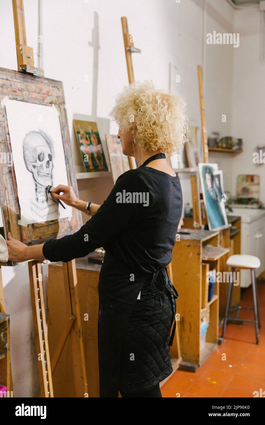 drawing, easel, artist, easels, artists Stock Photo Alamy