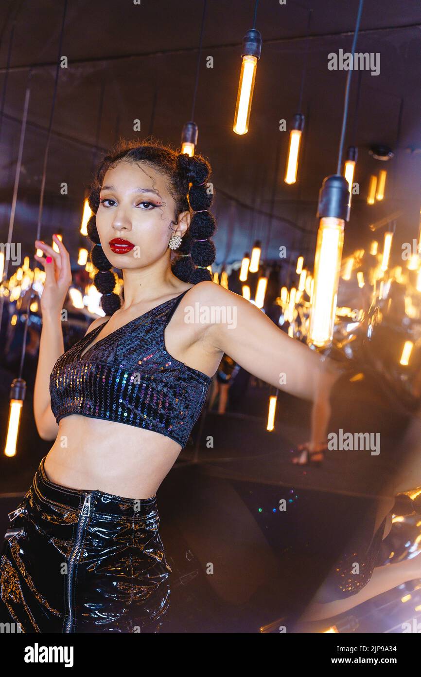 Light outfits hires stock photography and images Alamy