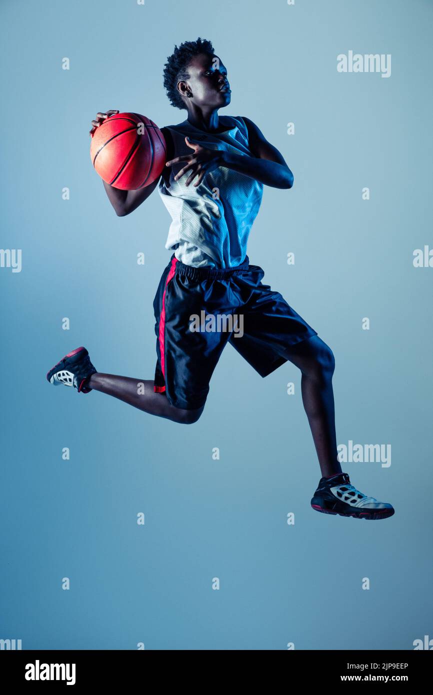 basketball, jumping, dunking, basketballer, person of color