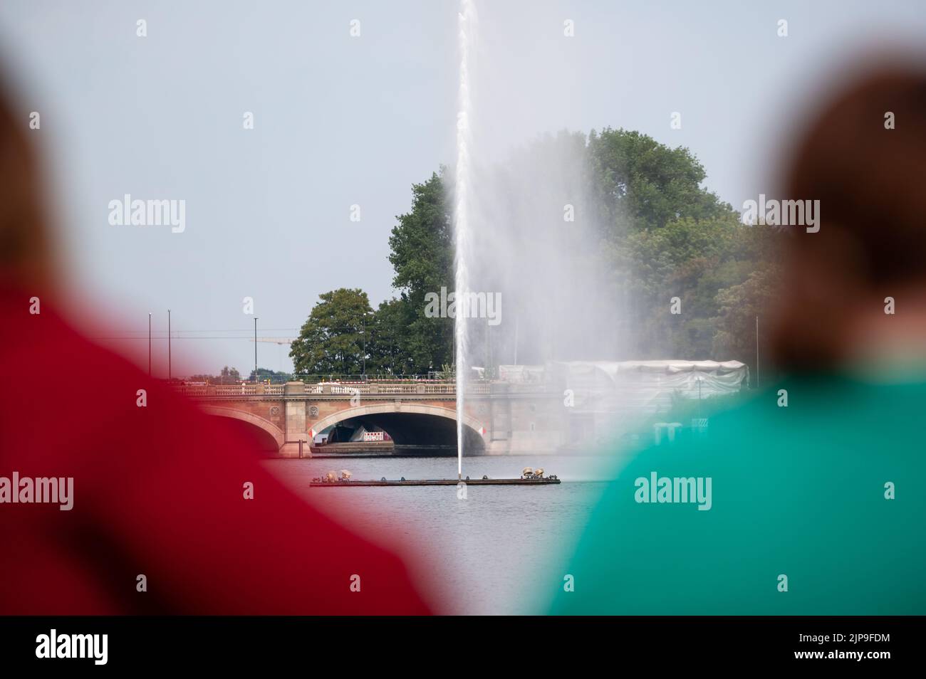 Hamburg, Germany. 16th Aug, 2022. The Alster fountain on the Binnenalster is still bubbling. It is to be switched off in September as part of the energy-saving measures presented by the Senate. Credit: Jonas Walzberg/dpa/Alamy Live News Stock Photo
