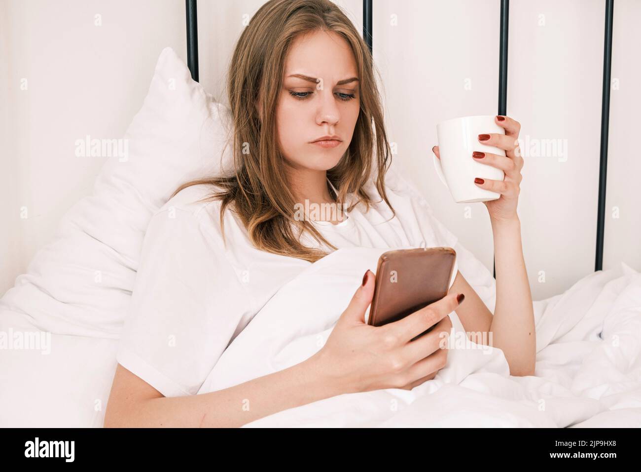 Y/N being on her phone