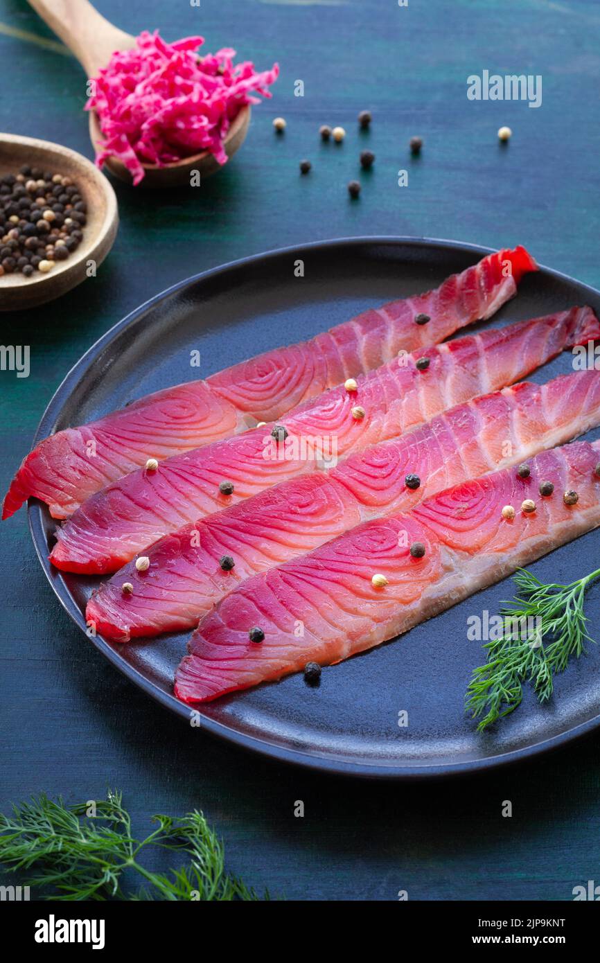 gravlax, graved rote-bete-lachs Stock Photo - Alamy