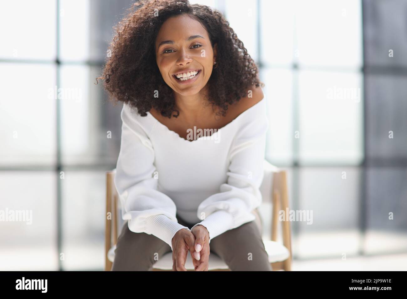 Portrait of a young African American woman Stock Photo - Alamy