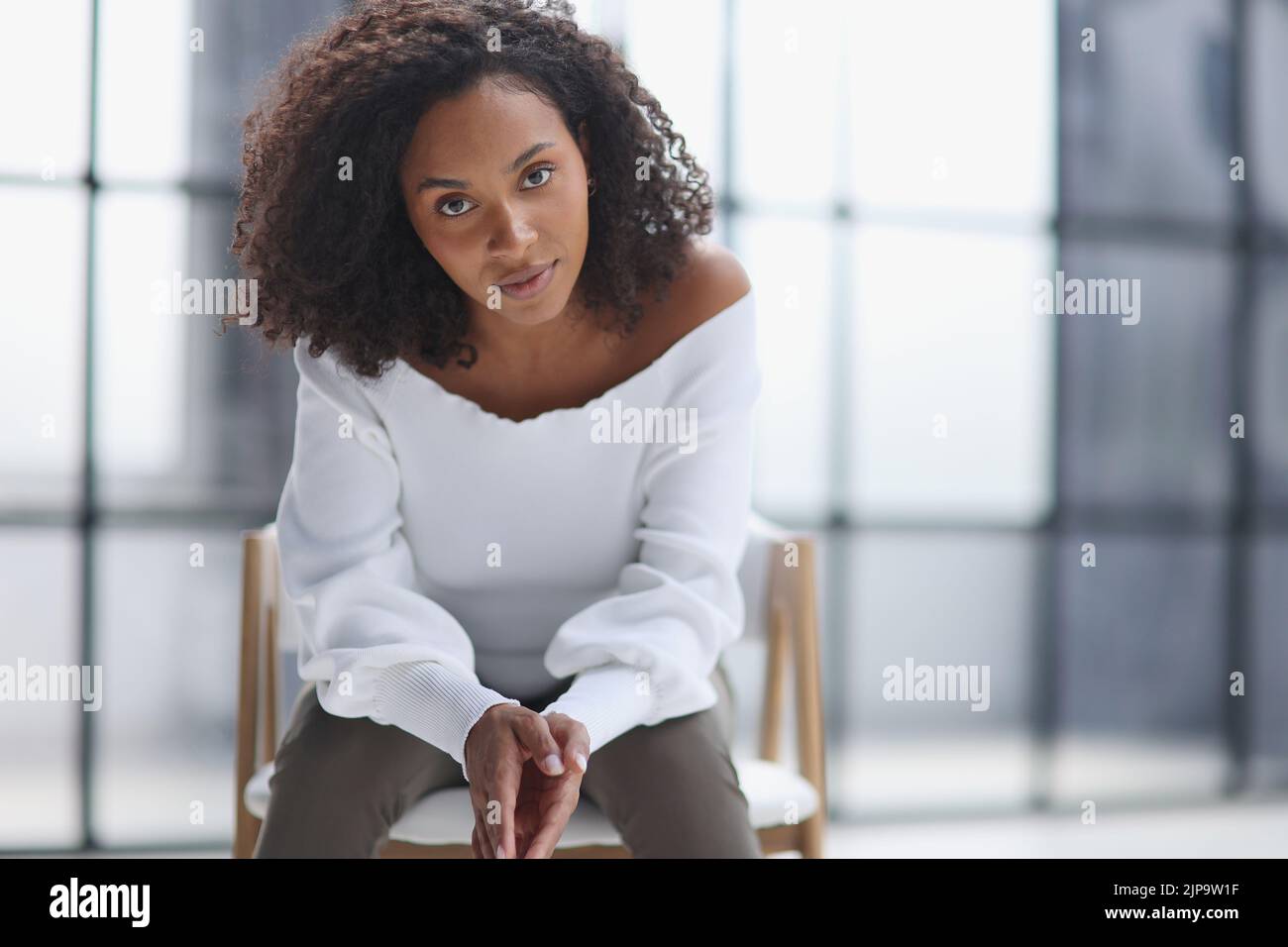 Portrait of a young African American woman Stock Photo - Alamy