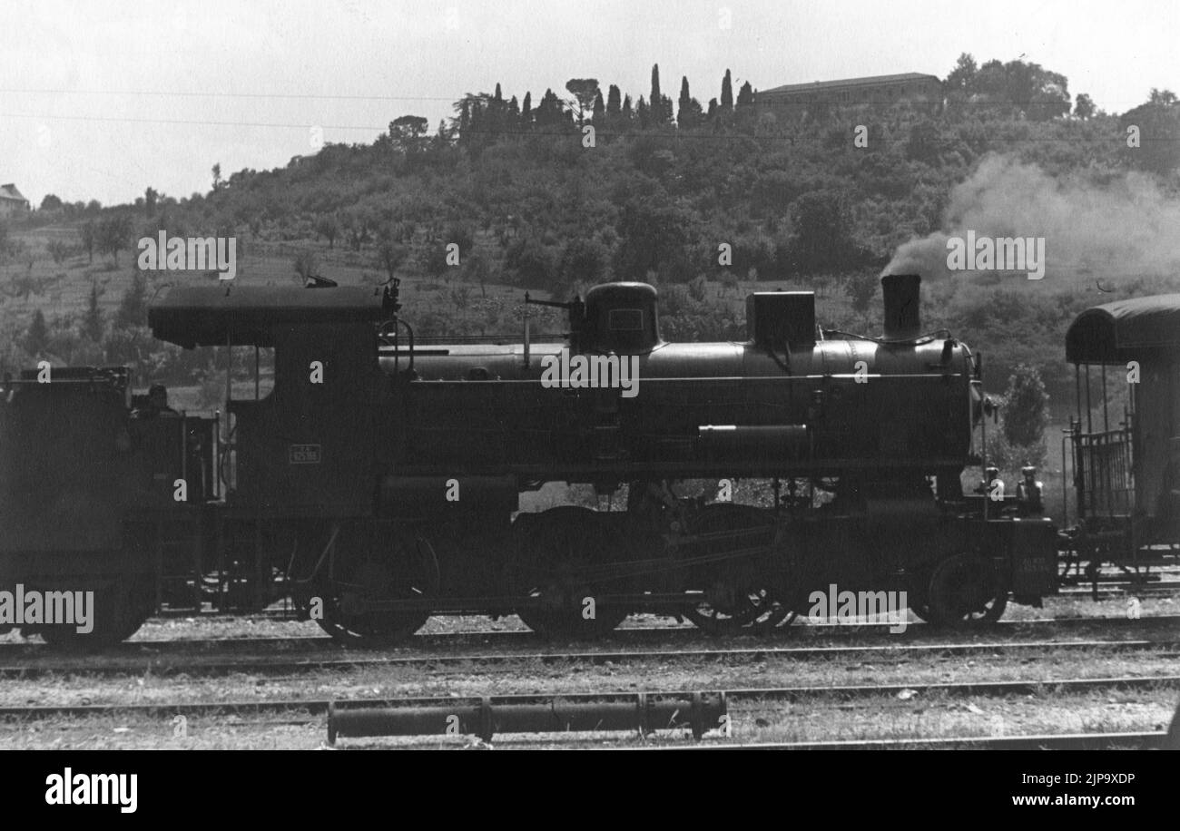 Treni e Tram - Locomotiva a Vapore FS 825 Località sconosciuta (anni 10) (4) Stock Photo