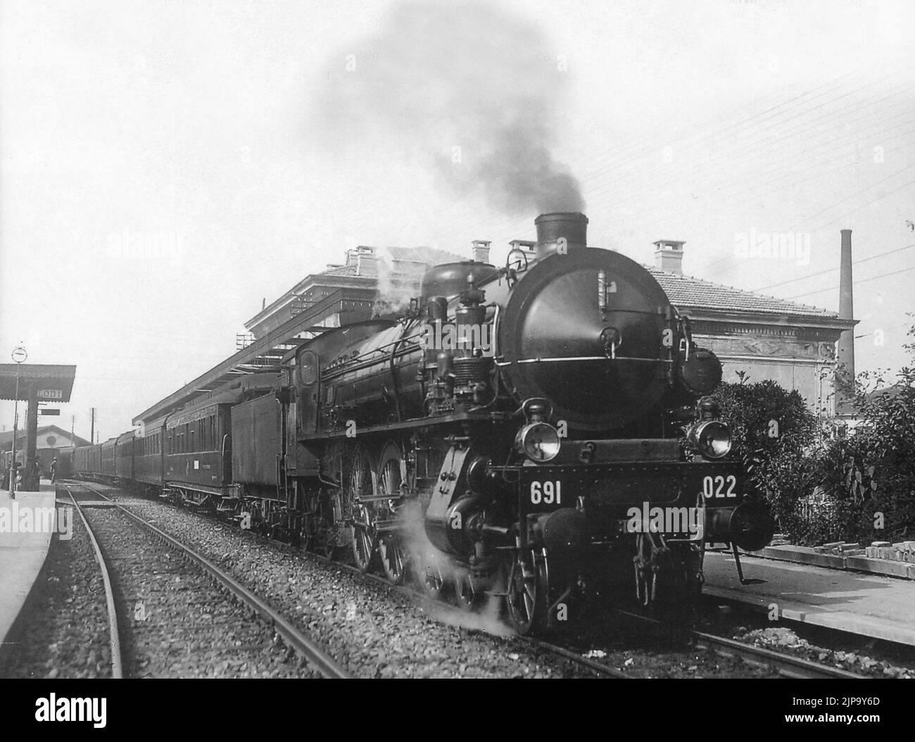 Treni e Tram - Locomotiva Breda Gr. 691-022 in transito a Lodi negli anni'30 conservato presso il Museo Nazionale della scienza e della tecnica di Milano Stock Photo