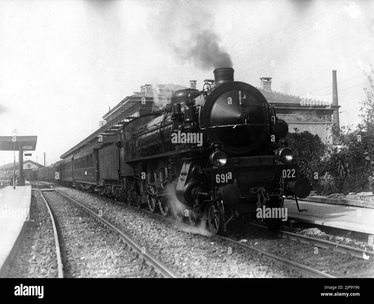 Treni e Tram - Locomotiva Breda Gr. 691-022 in transito a Lodi negli anni'30 conservato presso il Museo Nazionale della scienza e della tecnica di Milano Stock Photo