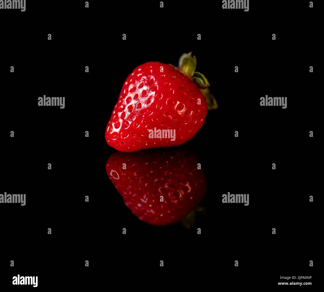 Ripe strawberry fruit hi-res stock photography and images - Alamy