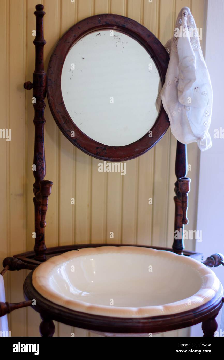 Wash stand hi res stock photography and images Alamy