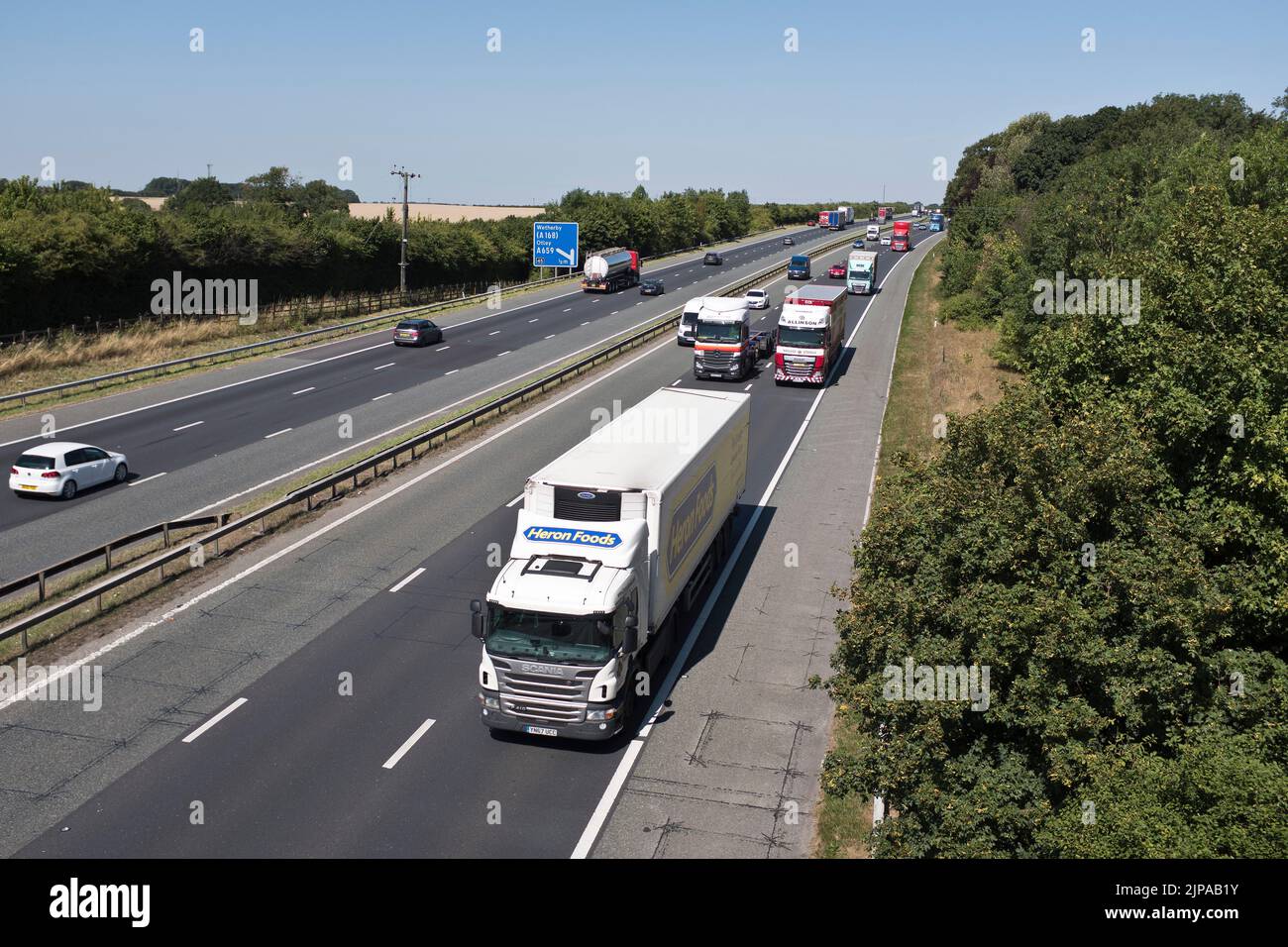 dh Traffic A1M MOTORWAY YORKSHIRE British Three lane on motorways Lorries transport cars busy dual carriageway uk road hgv truck lorry Stock Photo