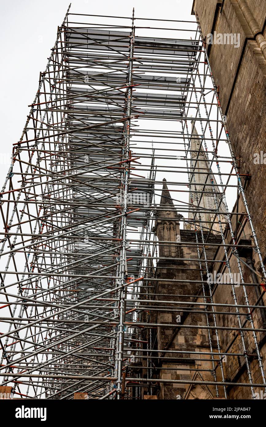 A rigid framework of complex and safe scaffolding makes an intricate design up the side of Chichester Cathedral Stock Photo
