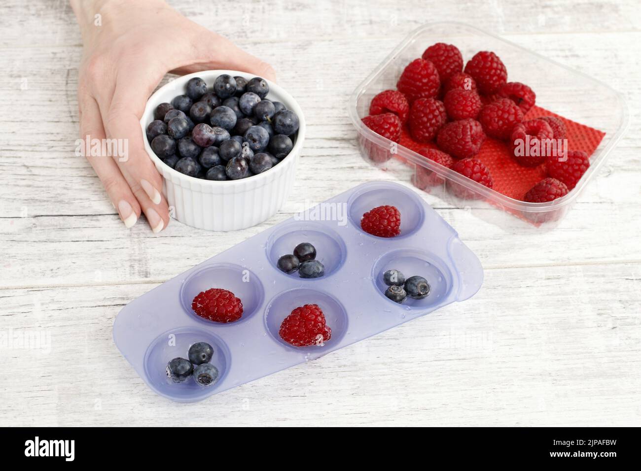 How to make ice cubes with fruits inside. Step by step, tutorial. Party