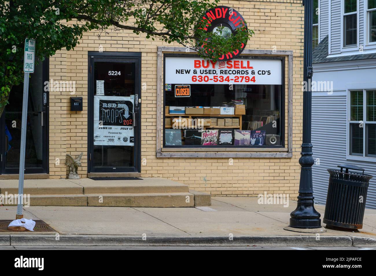 Windy City Records on Main Street in Downers Grove, Illinois on a summer morning Stock Photo Alamy