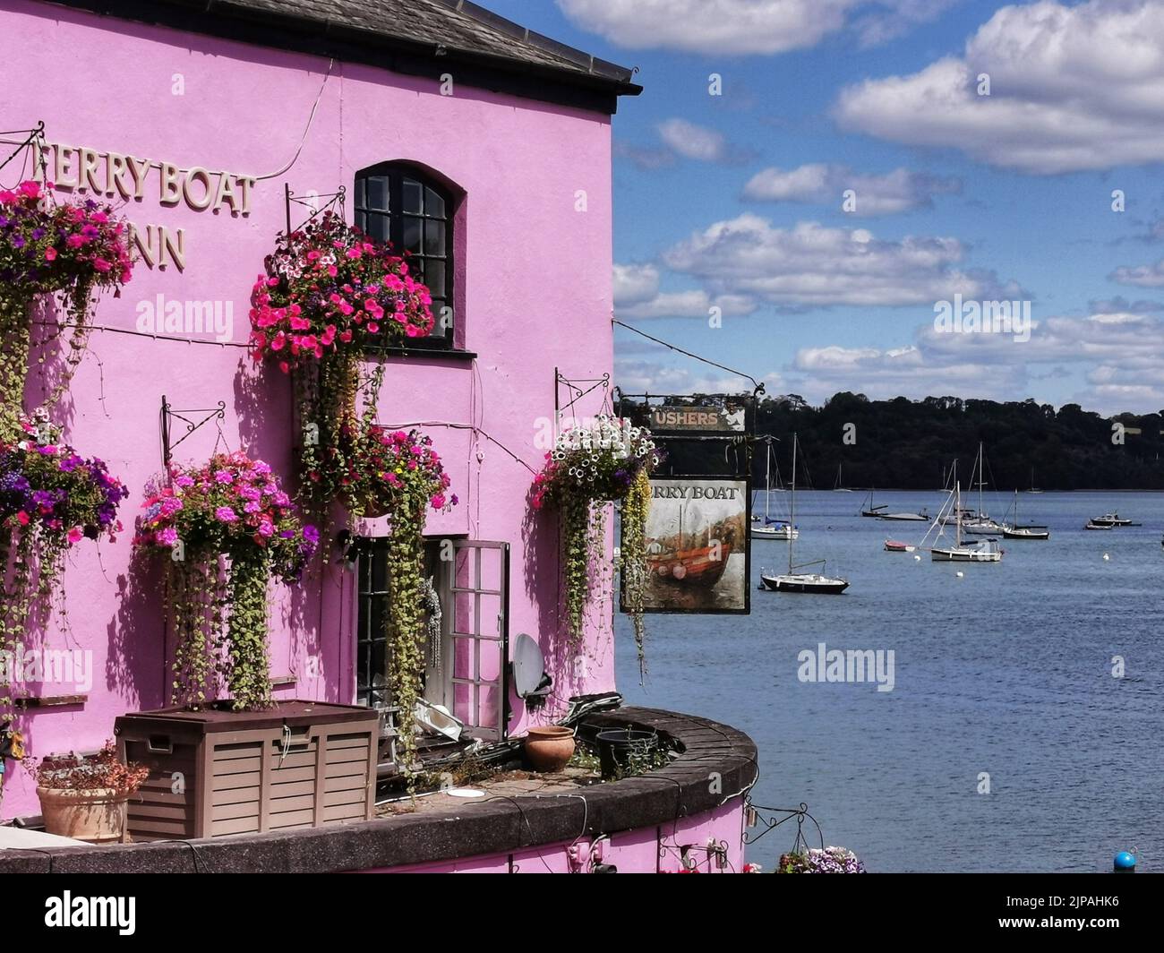 Ferry Boat Inn public house overlooking the River Dart, Devon, England, UK Stock Photo