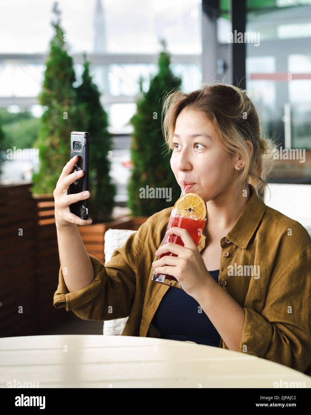 Girl video call hires stock photography and images Alamy
