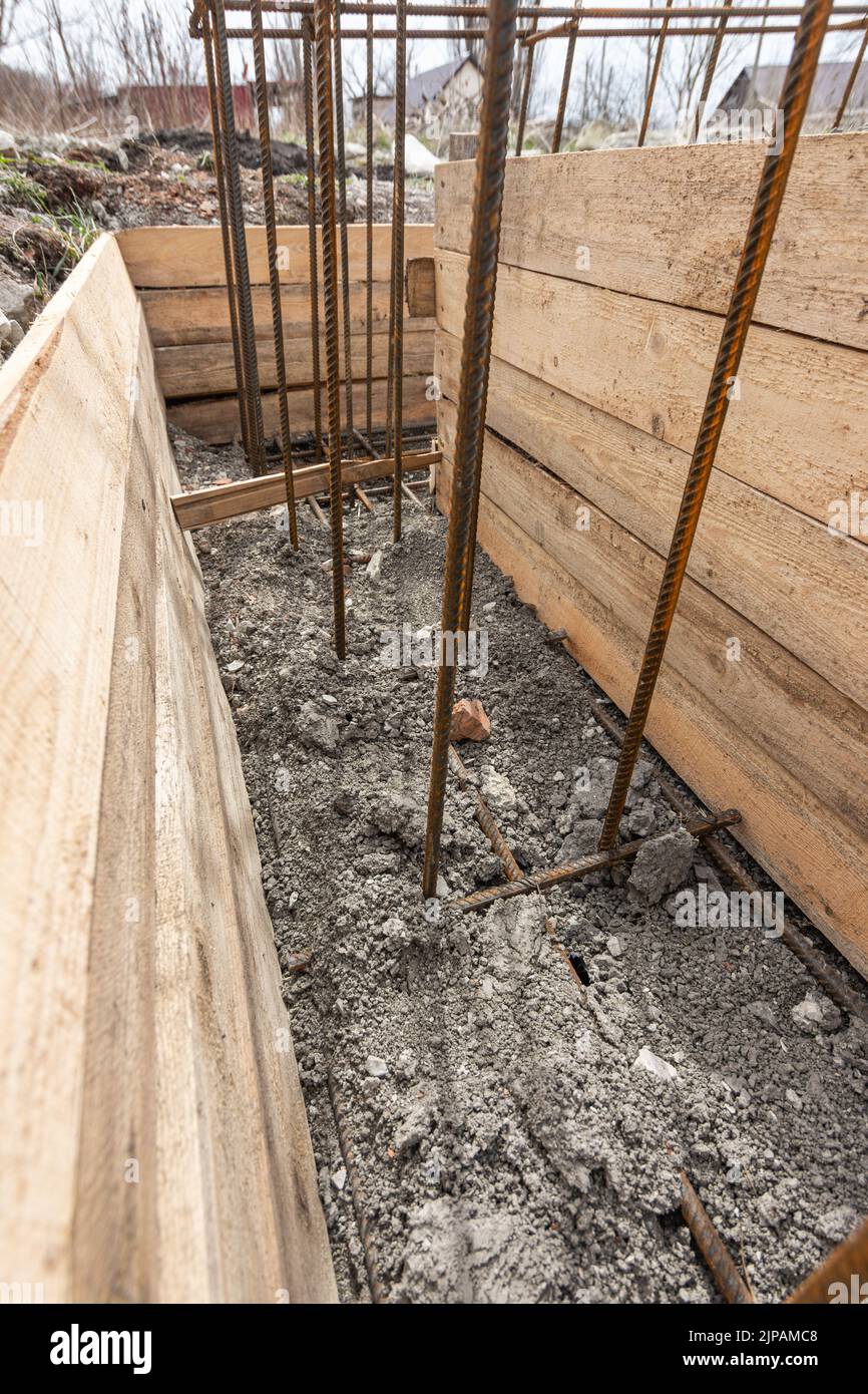 Reinforcement of the strip foundation, the trench is partially covered