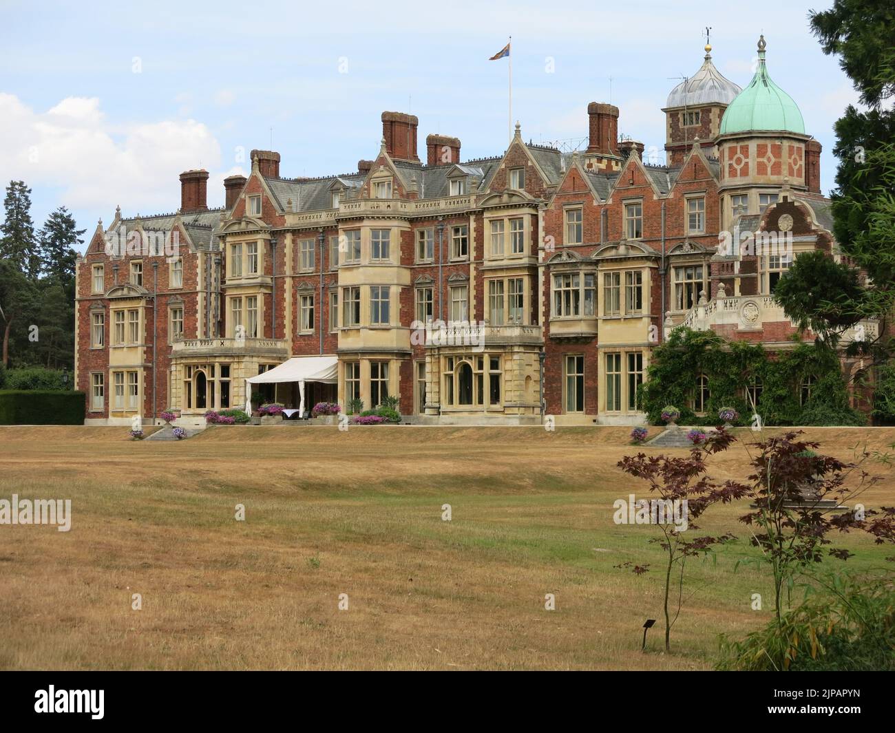 Queen Elizabeth II spends two months each winter at Sandringham House, the royal residence in Norfolk that has been a private home for 4 generations. Stock Photo