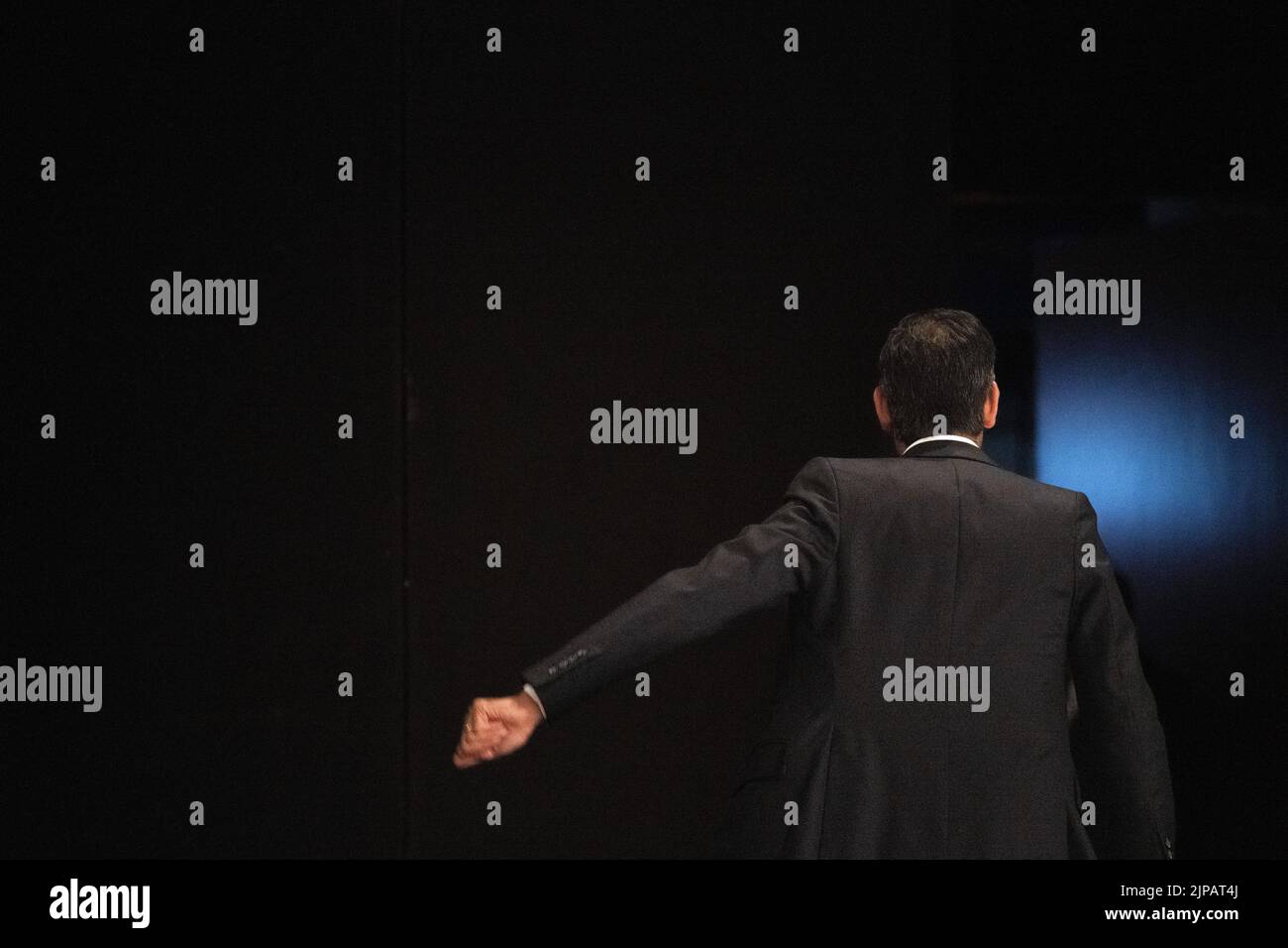 Rishi sunak back view hi-res stock photography and images - Alamy