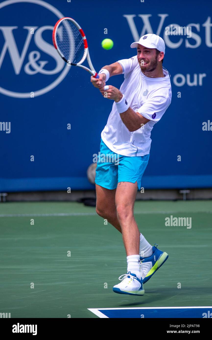 Mason, Ohio, USA. 15th Aug, 2022. Cameron Norrie returns the ball
