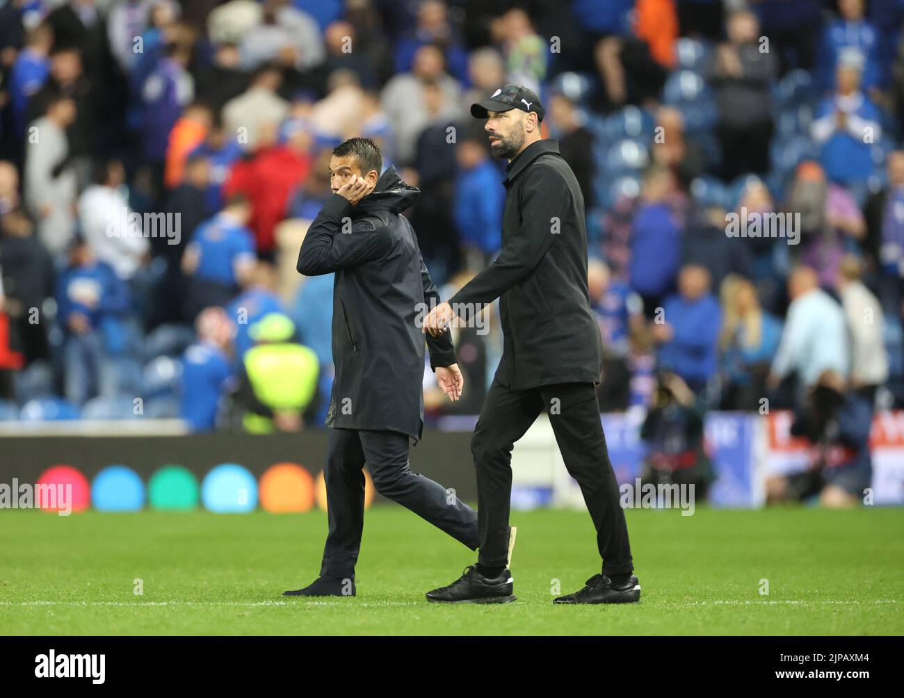 Rangers manager Giovanni van Bronckhorst and PSV Eindhoven manager Ruud van Nistelrooy react following the Champions League qualifying match at Ibrox, Glasgow. Picture date: Tuesday August 16, 2022. Stock Photo