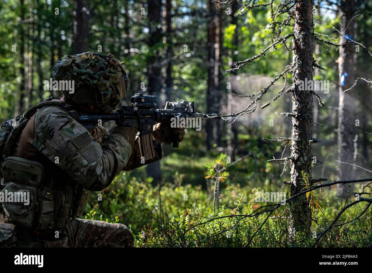 A U.S. Soldier with 1st Battalion, 26th Infantry Regiment, 2nd Brigade Combat Team, 101st Airborne Division (Air Assault) fires an M4A1 carbine during a company combined arms live-fire exercise as part of joint training between the U.S. Army and Finnish army at Rovaniemi, Finland, Aug. 10, 2022. (U.S. Army photo by Capt. Tobias Cukale) Stock Photo