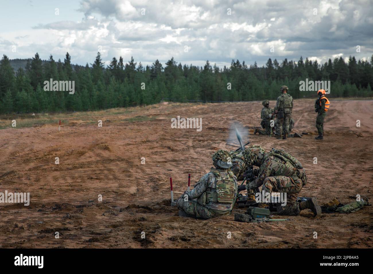 U.S. Soldiers assigned to Viper Company, 1st Battalion, 26th Infantry Regiment, 2nd Brigade Combat Team, 101st Airborne Division (Air Assault) fire an M224 60 mm mortar system as part of a fire mission in support of the company’s maneuver during a multinational live-fire exercise held at Rovaniemi Training Area, Finland, Aug. 11, 2022. The LFX was part of the Finnish Summer Exercise, where U.S. and Finnish troops had the opportunity to train together to amplify and strengthen the partnership and interoperability between the two nations. (U.S. Army National Guard photo by Sgt. Agustín Montañez) Stock Photo