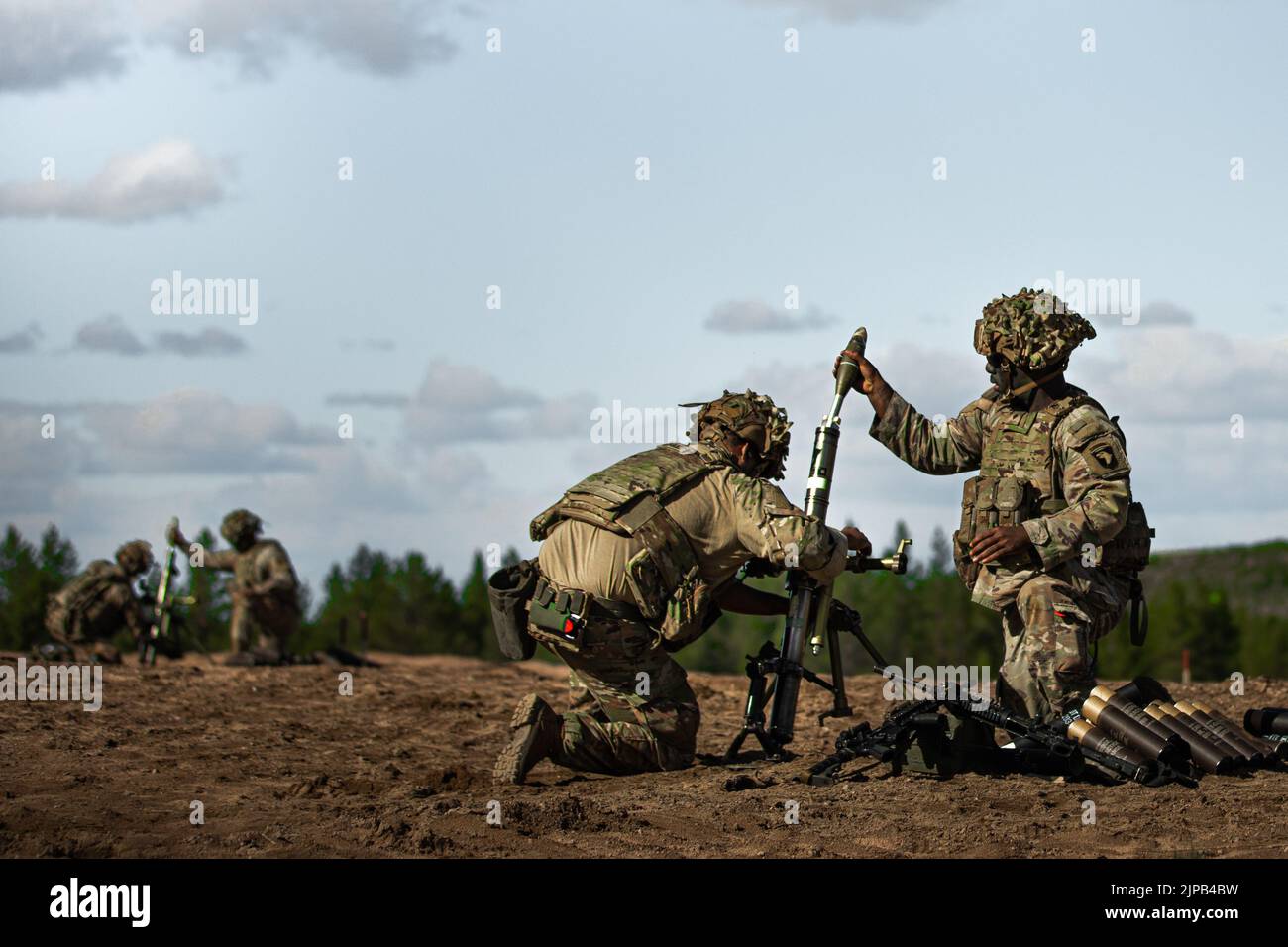 U.S. Soldiers assigned to Viper Company, 1st Battalion, 26th Infantry Regiment, 2nd Brigade Combat Team, 101st Airborne Division (Air Assault), fire an M224 60 mm mortar system as part of a fire mission in support of the company’s maneuver during a multinational live-fire exercise held at Rovaniemi Training Area, Finland, Aug. 11, 2022. The LFX was part of the Finnish Summer Exercise, where U.S. and Finnish troops had the opportunity to train together to amplify and strengthen the partnership and interoperability between the two nations. (U.S. Army National Guard photo by Sgt. Agustín Montañez Stock Photo