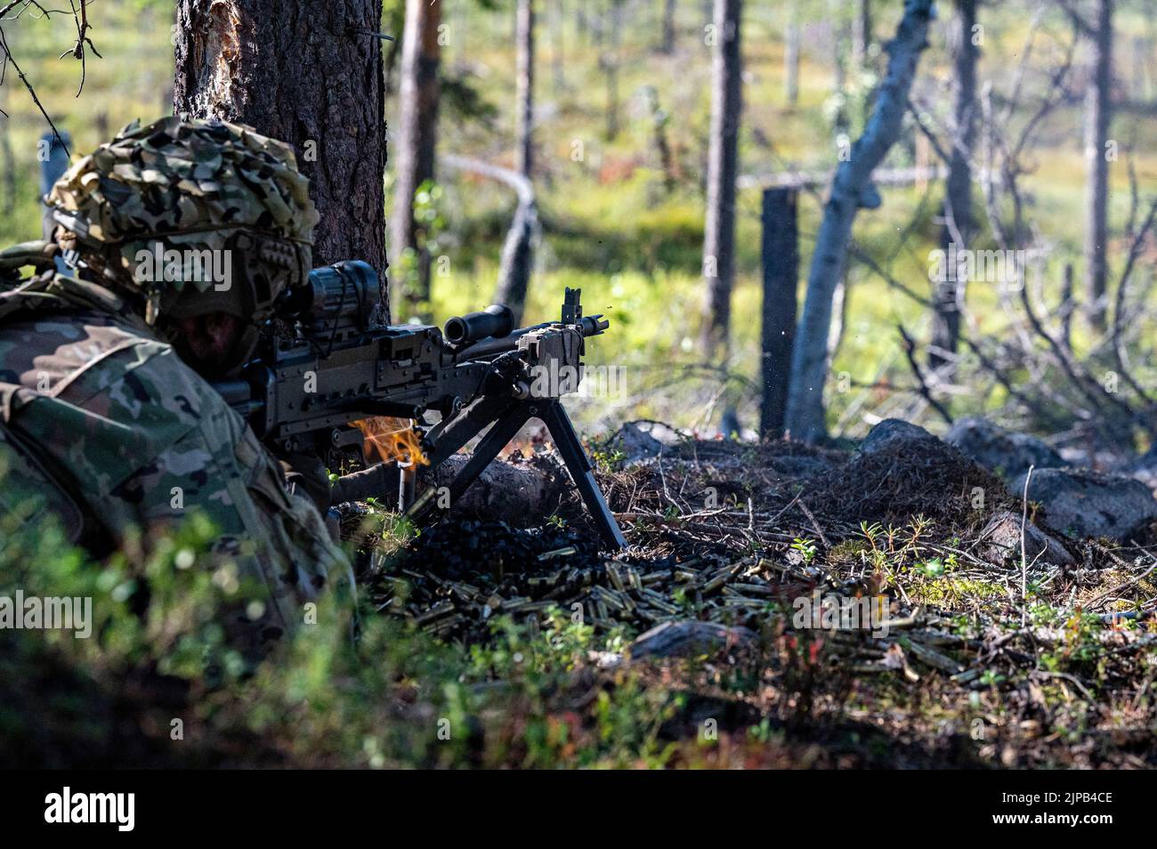 A U.S. Soldier with 1st Battalion, 26th Infantry Regiment, 2nd Brigade Combat Team, 101st Airborne Division (Air Assault) fires an M249 squad automatic weapon during a company combined arms live-fire exercise as part of joint training between the U.S. Army and Finnish army at Rovaniemi, Finland, Aug. 10, 2022. (U.S. Army photo by Capt. Tobias Cukale) Stock Photo
