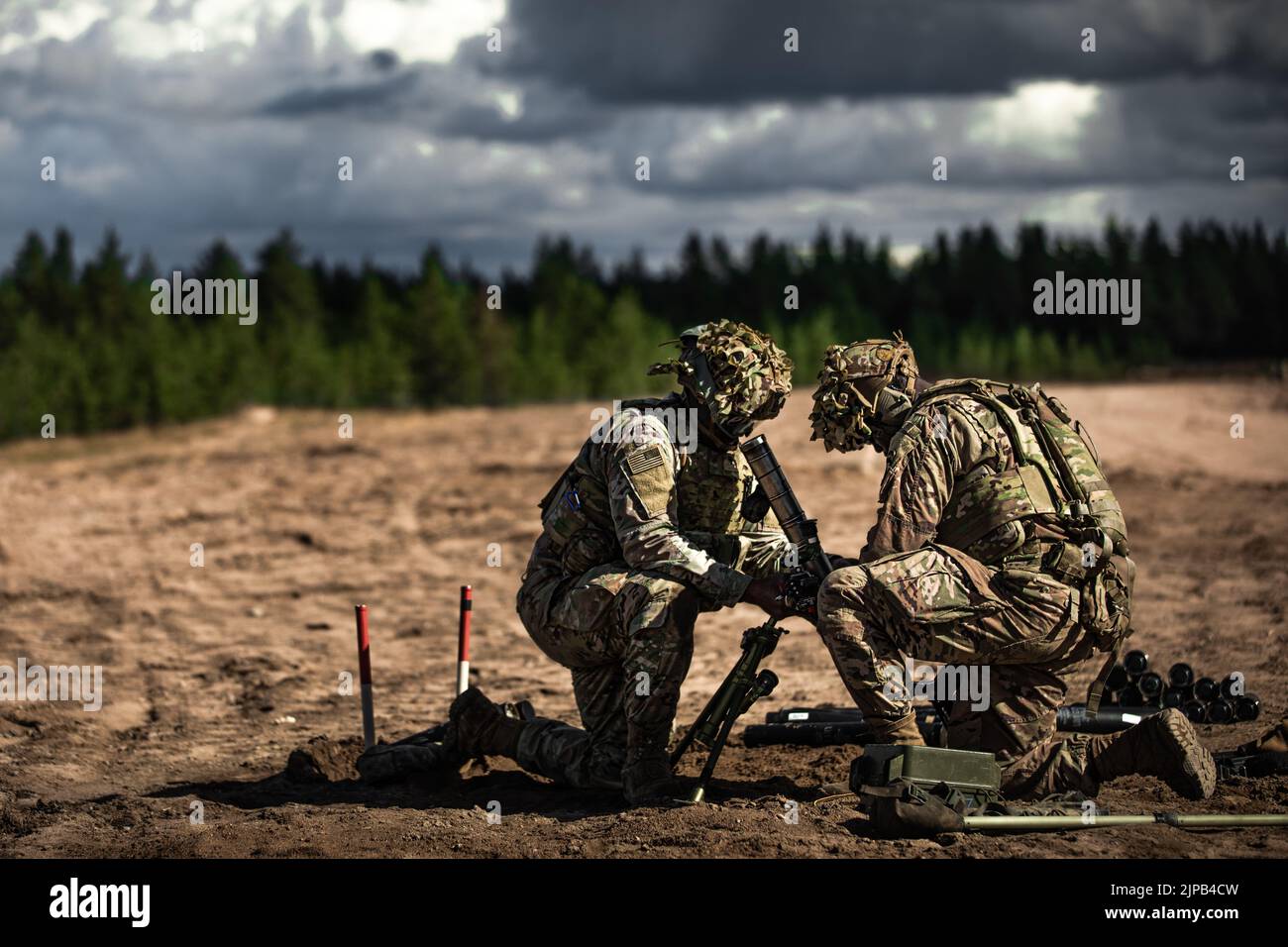 U.S. Army Spc. Joseph Smith, right, and U.S. Army Spc. Royland Reid, both indirect-fire infantrymen assigned to Viper Company, 1st Battalion, 26th Infantry Regiment, 2nd Brigade Combat Team, 101st Airborne Division (Air Assault), adjust their M224 60 mm mortar system as part of a fire mission in support of the company’s maneuver during a multinational live-fire exercise held at Rovaniemi Training Area, Finland, Aug. 11, 2022. The LFX was part of the Finnish Summer Exercise, where U.S. and Finnish troops had the opportunity to train together to amplify and strengthen the partnership and interop Stock Photo
