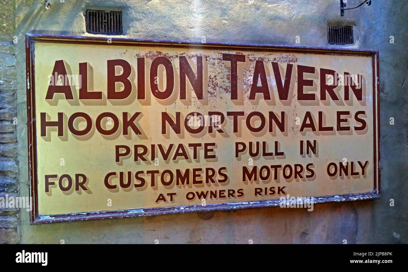 The Albion Tavern - Hook Norton Ales classic pub sign, Oxfordshire craft ales, Hook Norton, Banbury, Oxen, England, UK,  OX15 5NY Stock Photo