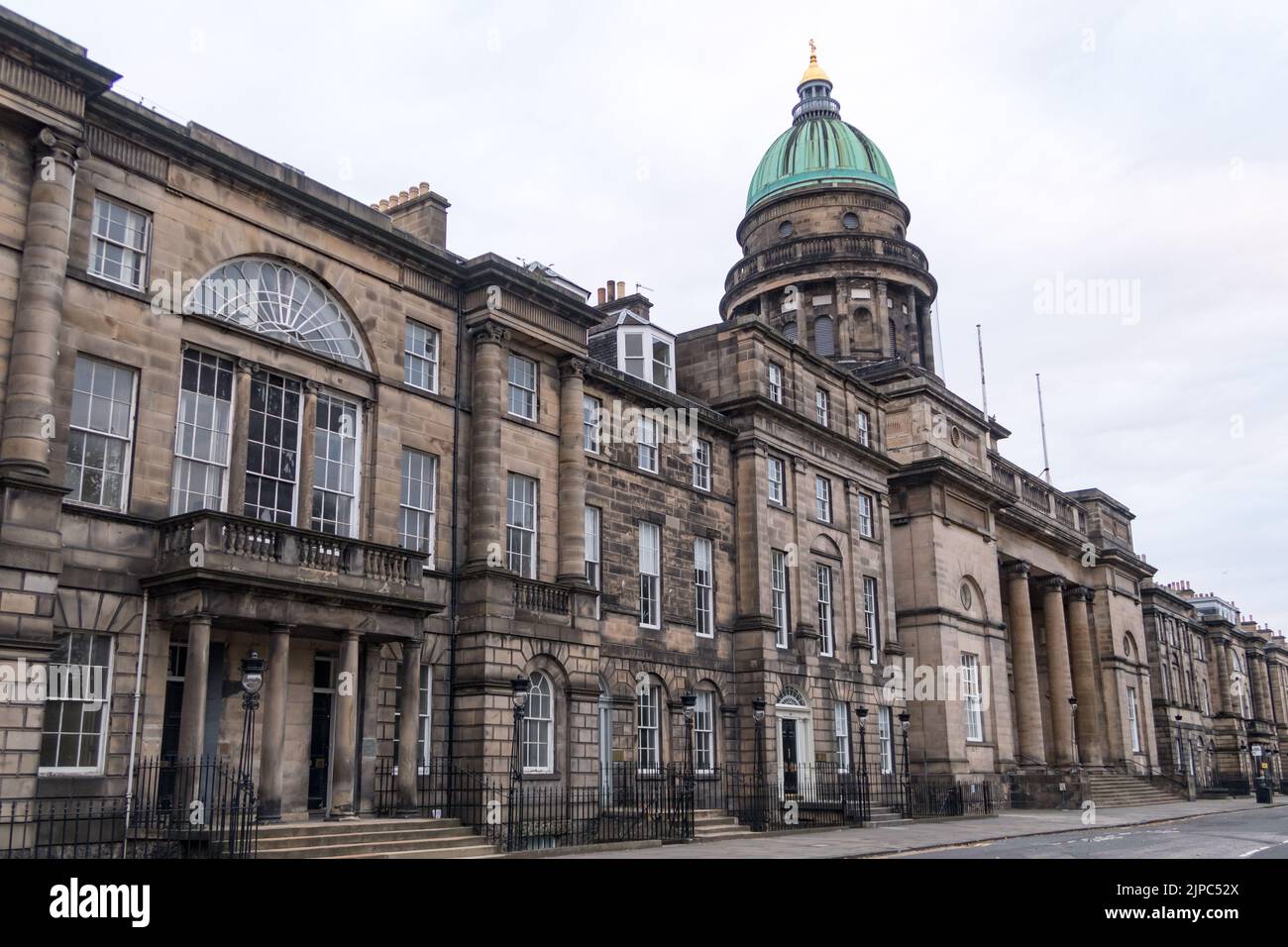 A view of Georgian buildings in Edinburgh New Town Stock Photo