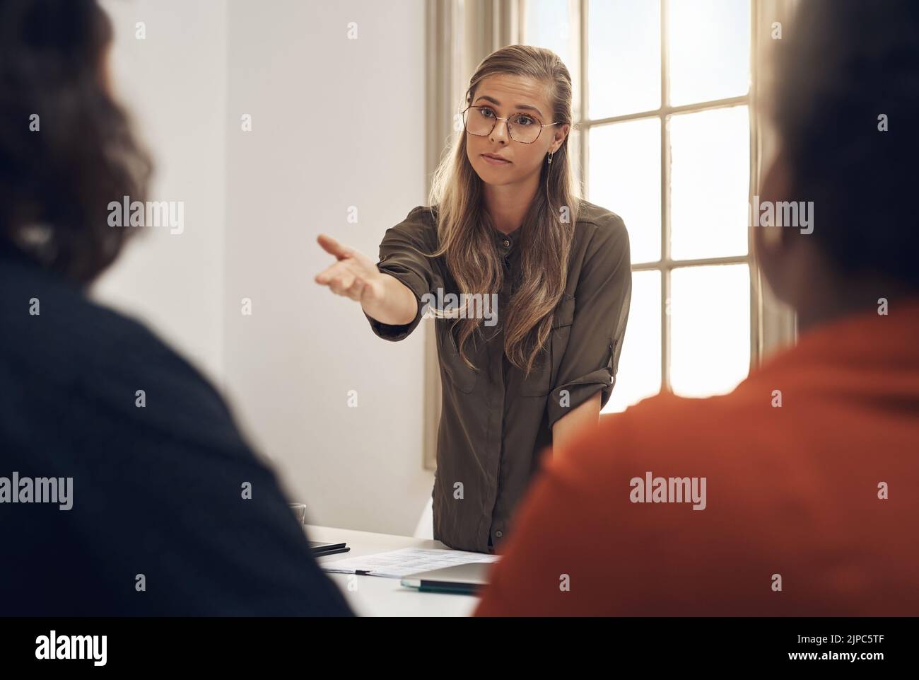 Young people group argument hi-res stock photography and images - Alamy