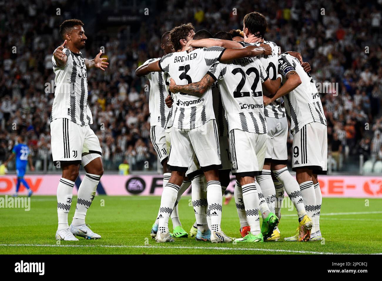 Turin, Italy. 15 August 2022. Dusan Vlahovic of Juventus FC celebrates with his teammates after scoring a goal from a penalty kick during the Serie A football match between Juventus FC and US Sassuolo. Credit: Nicolò Campo/Alamy Live News Stock Photo