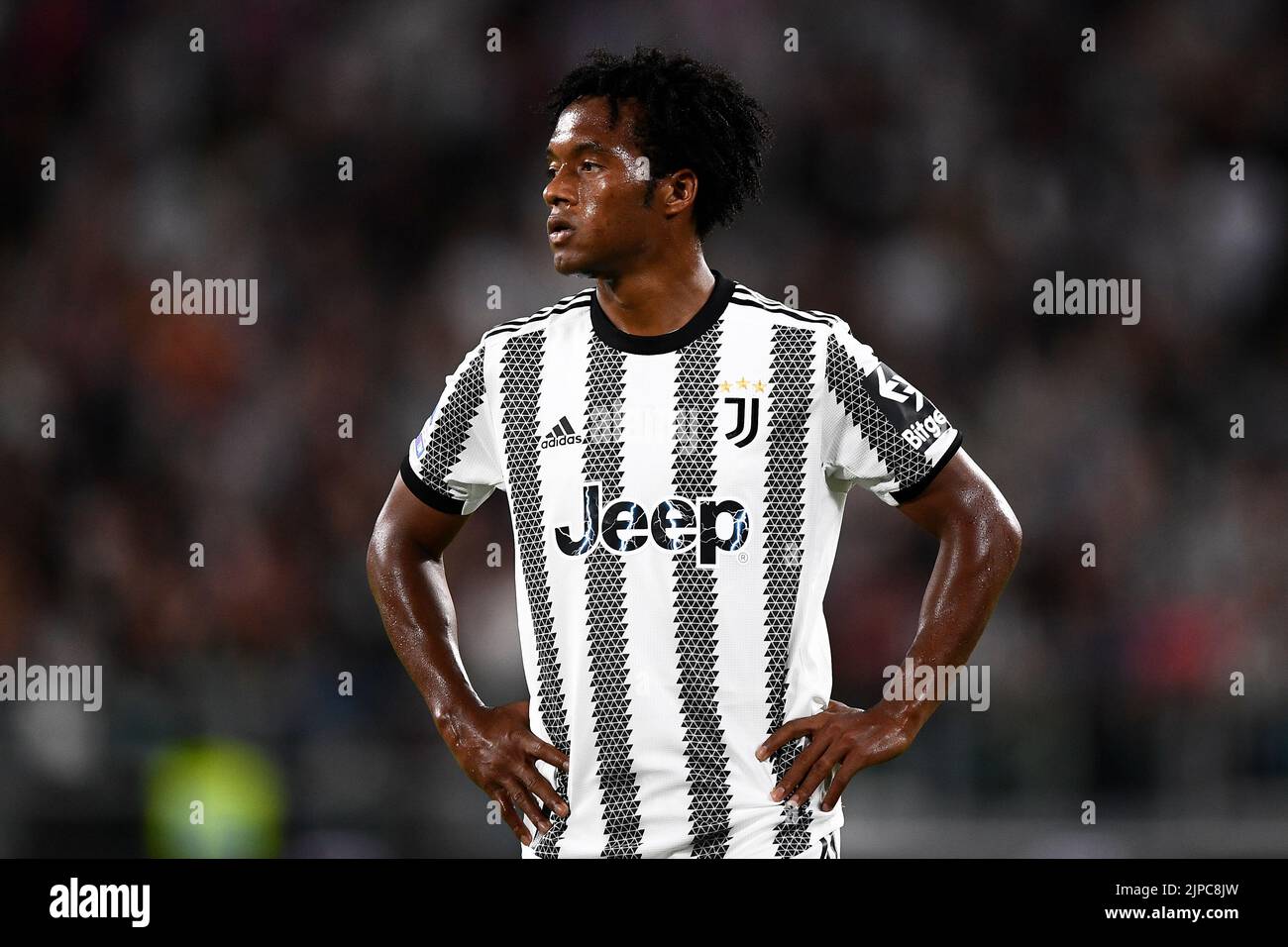 Turin, Italy. 15 August 2022. Juan Cuadrado of Juventus FC looks on during the Serie A football match between Juventus FC and US Sassuolo. Credit: Nicolò Campo/Alamy Live News Stock Photo