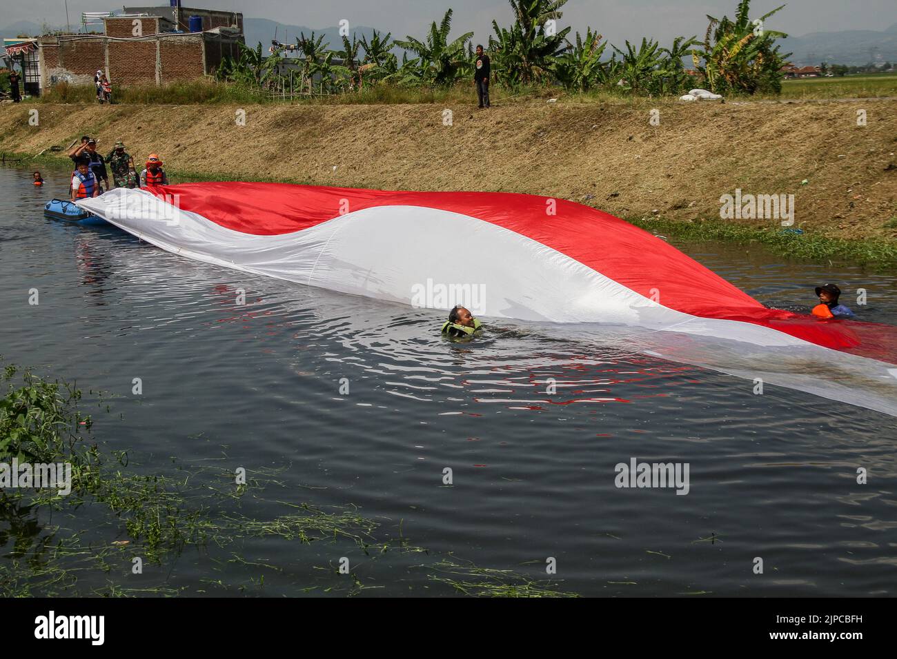 Pasar Rancaekek Rancaekek, West Java, Indonesia. 17th Aug, 2022. Members of the ...