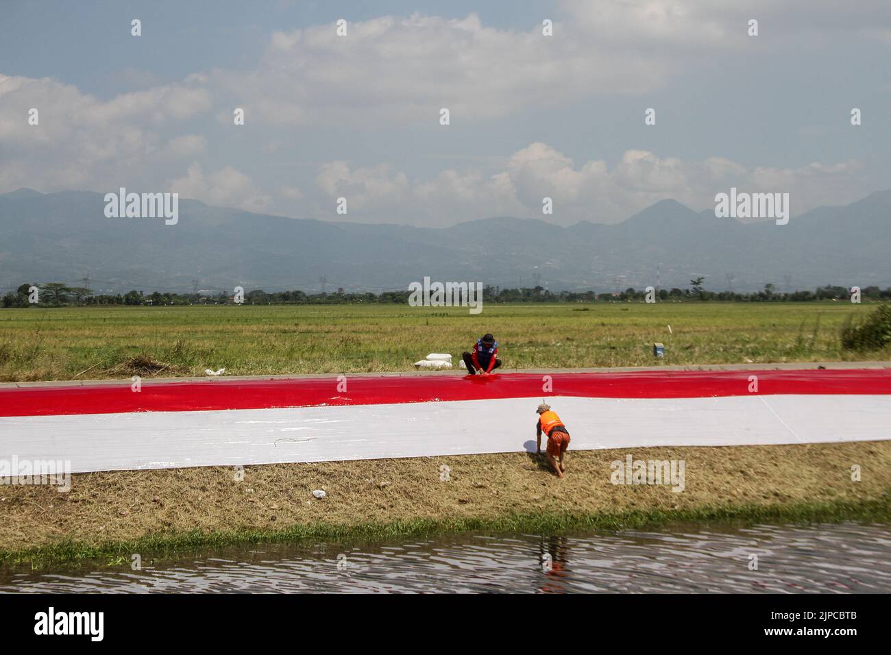 Pasar Rancaekek Rancaekek, West Java, Indonesia. 17th Aug, 2022. Members of the ...