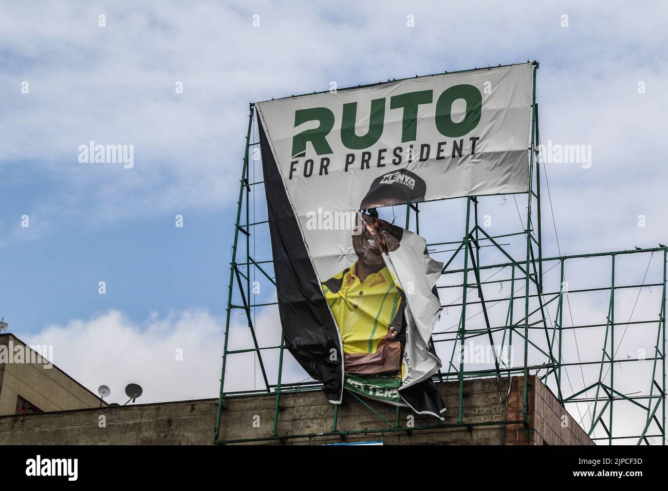 Nakuru, Kenya. 17th Aug, 2022. The banner bearing the image of President-elect, William Ruto, is torn from the top of a building in Nakuru Town. The Independent Electoral and Boundaries Commission (IEBC), declared William Ruto as the newly elected president of the Republic of Kenya in a hotly contested race, his main challenger, Raila Odinga rejected the election outcome, terming the president-elect, a nullity. Credit: SOPA Images Limited/Alamy Live News Stock Photo