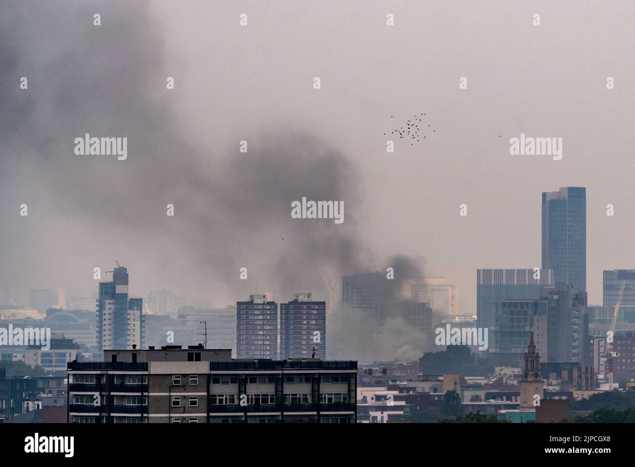 London, UK. 17th August 2022. Fire at Union Street in Southwark. A massive fire at the railway arches on Union Street is seen on the city skyline. The blaze, thought to be caused by an exploding electric bike in storage, is currently being tackled by ten fire engines and around seventy firefighters. Credit: Guy Corbishley/Alamy Live News Stock Photo