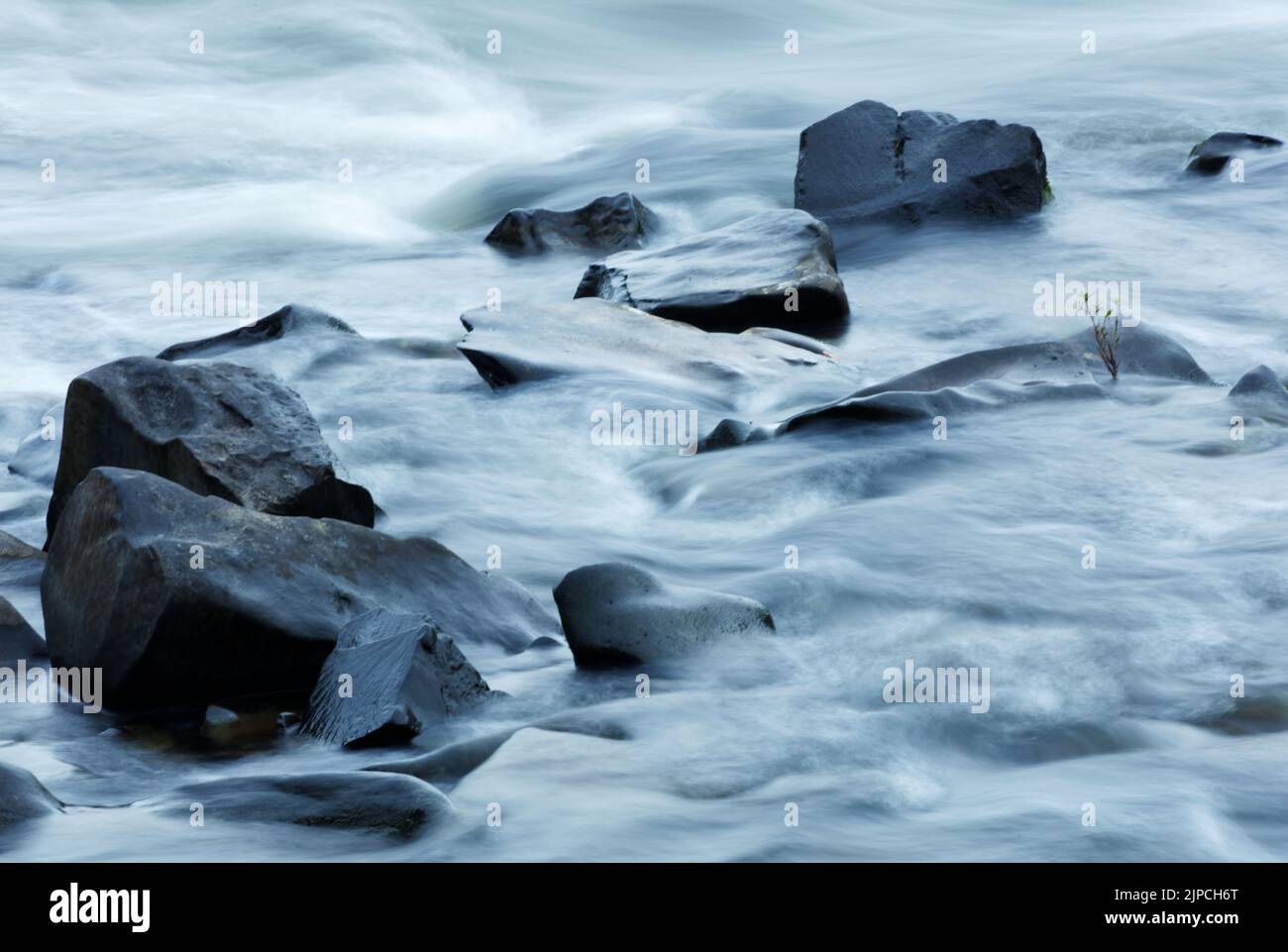 Breaking waves through rocks hi-res stock photography and images - Alamy
