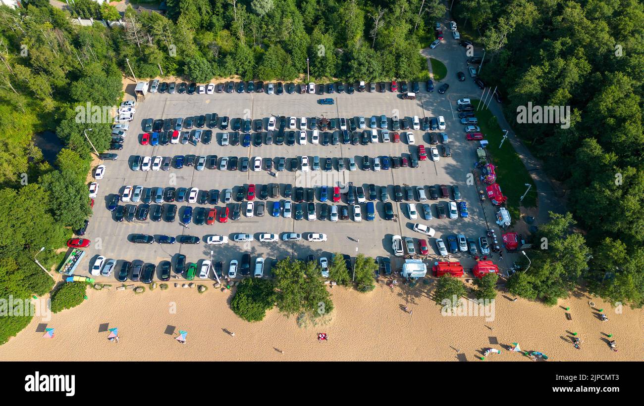 drone-view-of-the-beach-and-cars-in-the-parking-lot-stock-photo-alamy