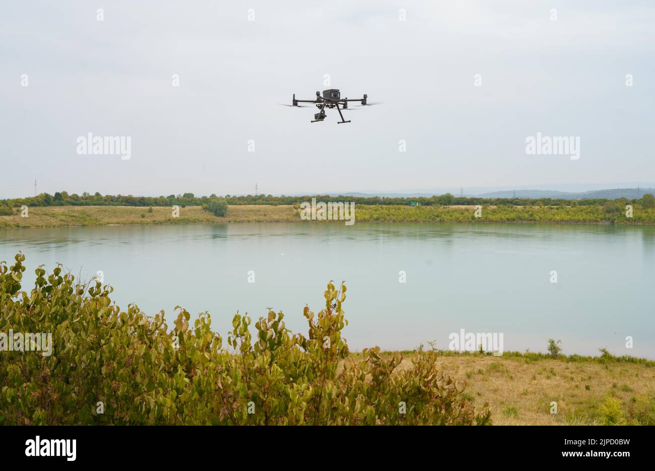 Echzell, Germany. 17th Aug, 2022. A police drone hovers over the shore of the Teufelsee lake in the Wetterau district of Hesse, where the body of 14-year-old Ayleen was found. The special commission 'Lacus' hoped to discover further crime-relevant traces during a renewed search, police and public prosecutor's office announced. In addition to the riot police, police divers from Rhineland-Palatinate, a sonar boat of the German Lifesaving Society and a drone were deployed. Credit: Frank Rumpenhorst/dpa/Alamy Live News Stock Photo
