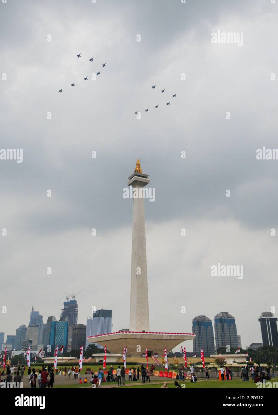 Jakarta, Indonesia. 17th Aug, 2022. Indonesian Air Force's aircrafts fly in formation over National Monument during the 77th Independence Day celebration in Jakarta, Indonesia, Aug. 17, 2022. Credit: Zulkarnain/Xinhua/Alamy Live News Stock Photo