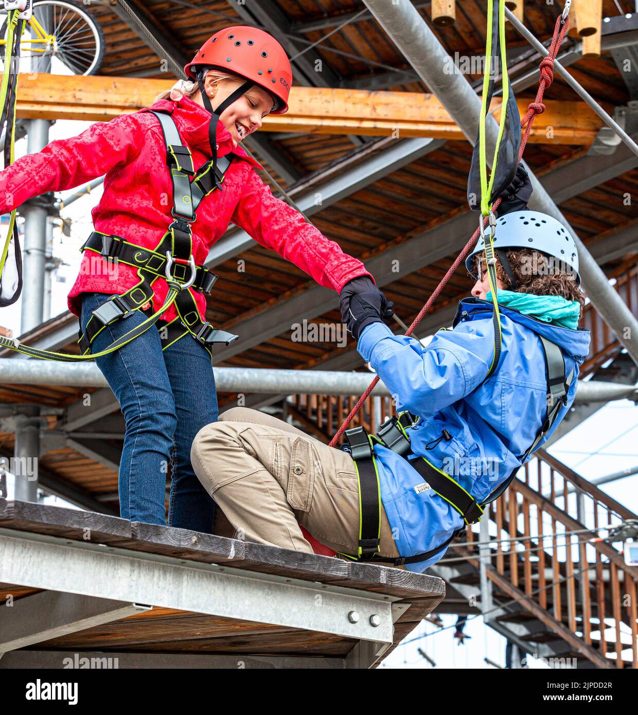 mother help daughter ropes course mom mothers mum helping
