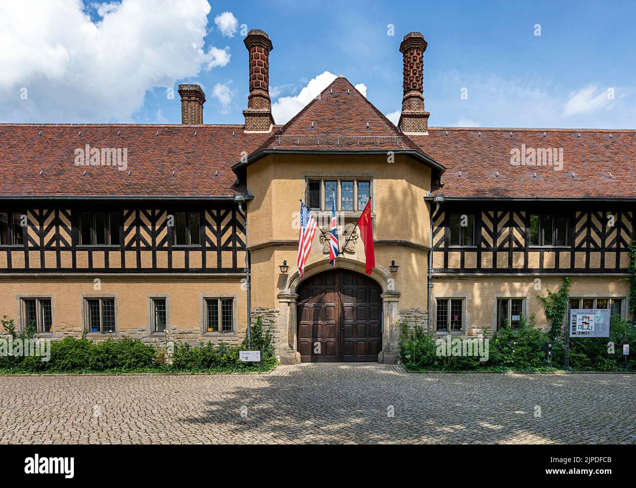 Tudor schloss hi-res stock photography and images - Alamy
