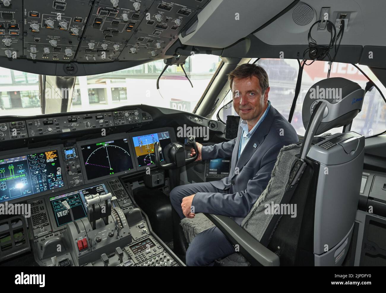 17 August 2022, Brandenburg, Schönefeld: Björn Tore Larsen, CEO of Norse Atlantic Airways, sits in the cockpit of a Boeing 787 Dreamliner before the inaugural flight from the capital's BER Airport to New York (JFK). The airline Norse Atlantic Airways will launch its inaugural flight from BER Airport to New York (JFK) on August 17. Photo: Patrick Pleul/dpa Stock Photo