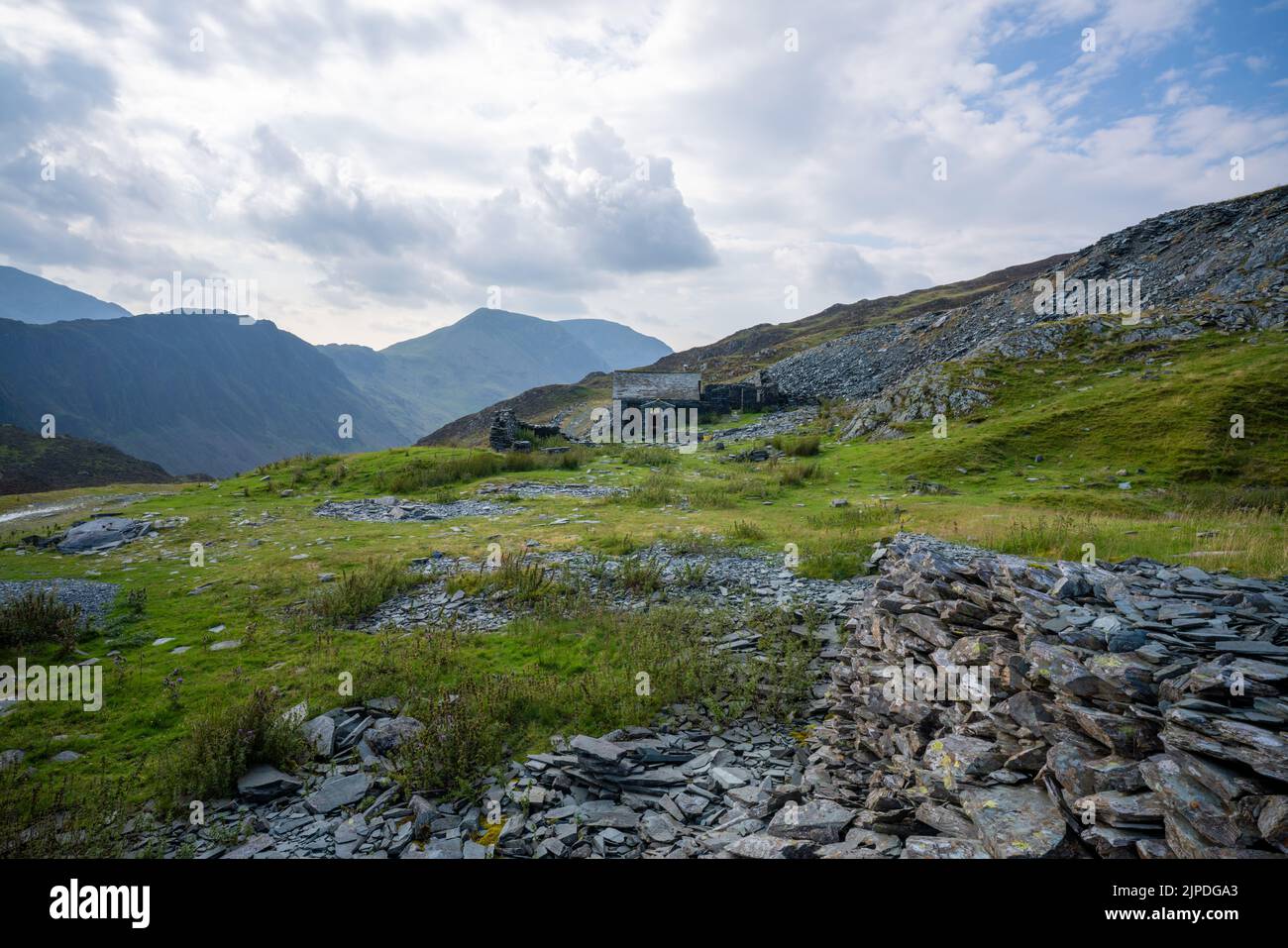 Dubs Hut, A Bothy hidden among the slate mines near Honister in the Lake District, Cumbria Stock Photo