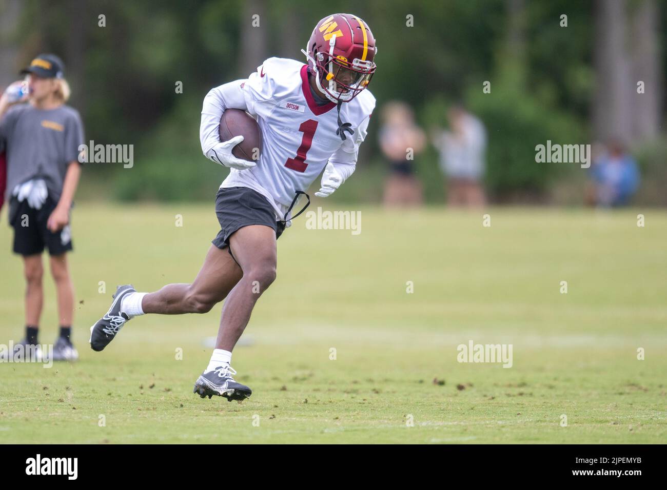 Ashburn, Virginia, USA. August 17th 2022 Washington Commanders wide