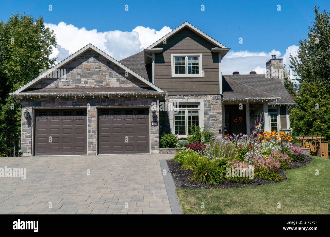 Nice single family house with nicely trimmed and landscaped front yard