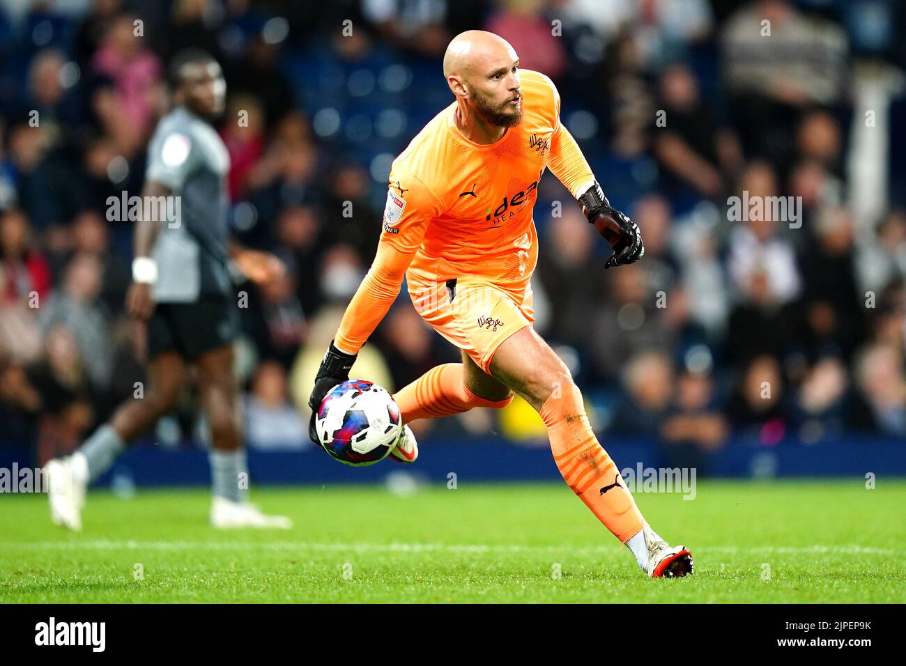 West Bromwich Albion goalkeeper David Button releases the ball during the Sky Bet Championship match at The Hawthorns, West Bromwich. Picture date: Wednesday August 17, 2022. Stock Photo