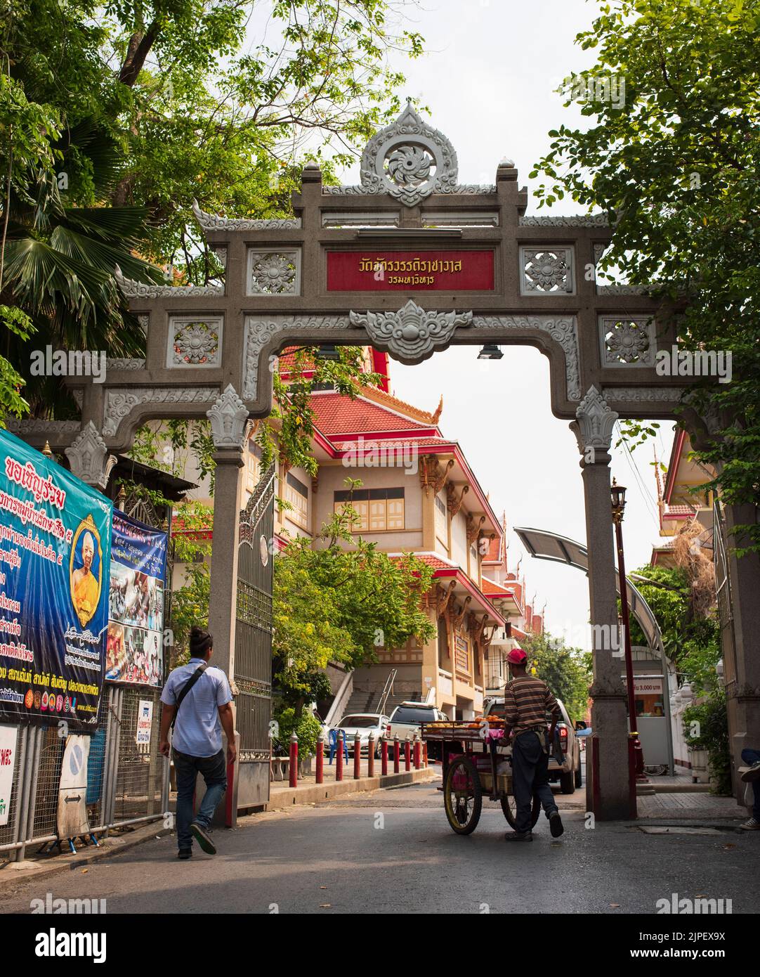 Wat Chakrawatracha Wat Woramahawihan (Wat Sam Pluem) street. Colorful streets and everyday life. Bangkok is an important tourist destination. Stock Photo